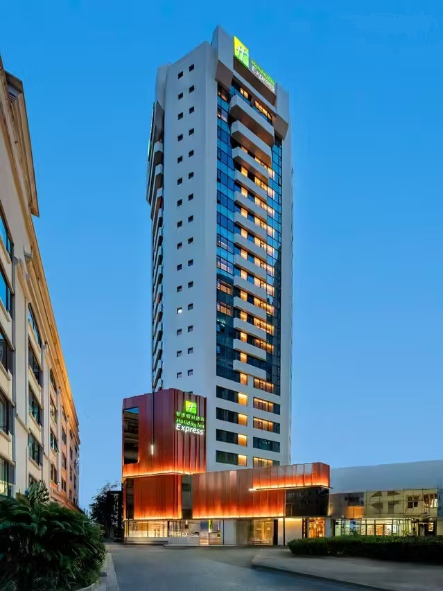 上海静安寺智选假日酒店